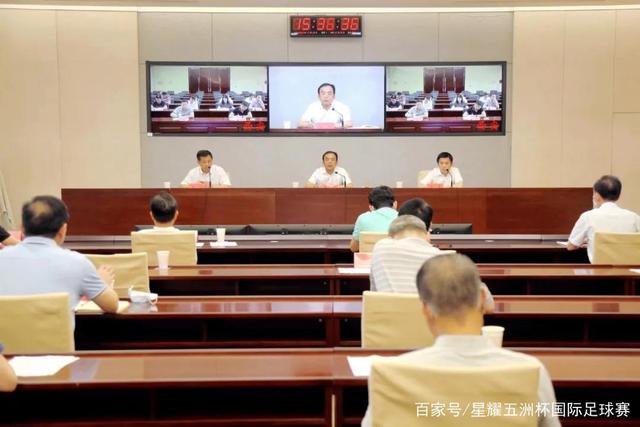 国乒男队选出二队长有争议，王励勤做出新调整，樊振东也笑了